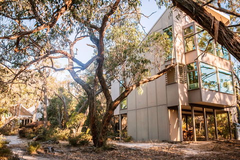 Aquila Eco Lodges - Accommodation QLD 1