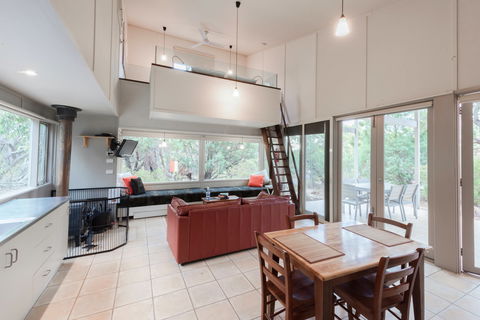 Aquila Eco Lodges - Accommodation QLD 6