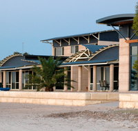 Baird Bay Ocean Eco Apartments - Accommodation QLD