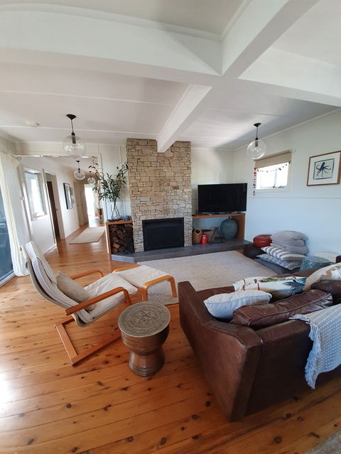 Blue Whale Cottage - Accommodation QLD 7