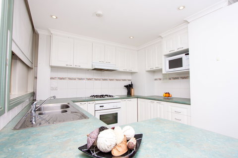 Canberra Short Term And Holiday Accommodation - Accommodation QLD 4