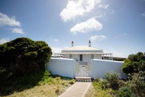 Cape Nelson Lighthouse - Accommodation QLD 2