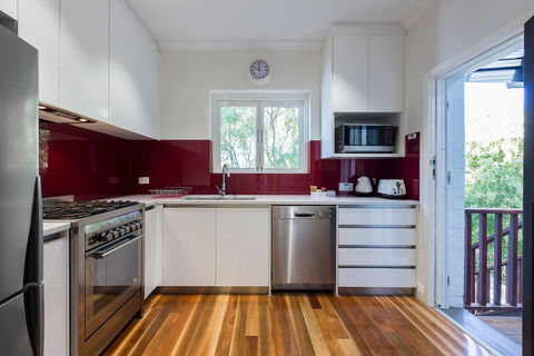 Cottesloe Beach Deluxe Apartment - Accommodation QLD 6