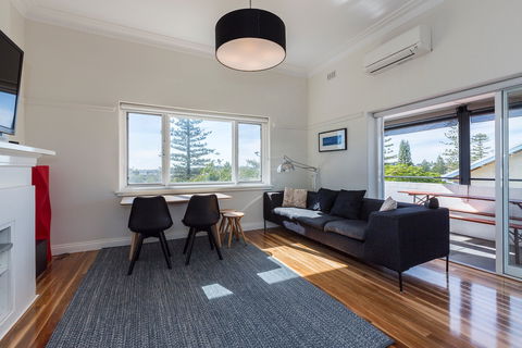 Cottesloe Beach Deluxe Apartment - Accommodation QLD 7