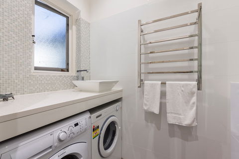 Cottesloe Beach Deluxe Apartment - Accommodation QLD 9