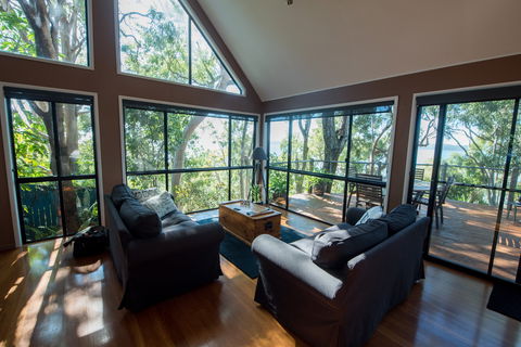 Curious Cottages - Accommodation QLD 1