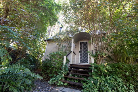 Curious Cottages - Accommodation QLD 5