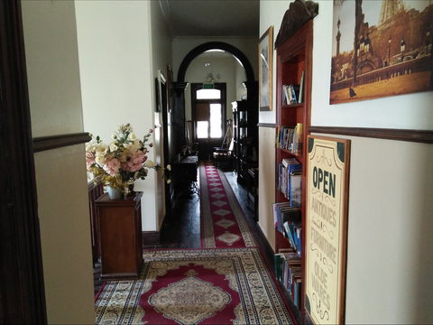 Duke Of Cornwall Inn - Accommodation QLD 4