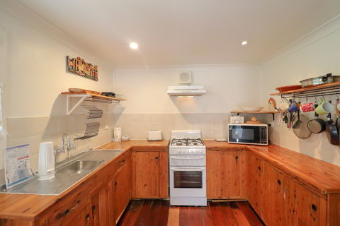 Embrace Cottage At Catherine Hill Bay - Accommodation QLD 5