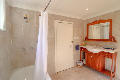 Embrace Cottage At Catherine Hill Bay - Accommodation QLD 7