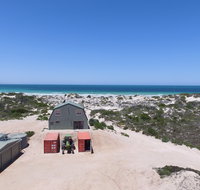 Fowlers Bay Beach House - Accommodation QLD