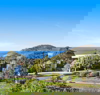 Highview - Panormaic Views Across Encounter Bay - Accommodation QLD