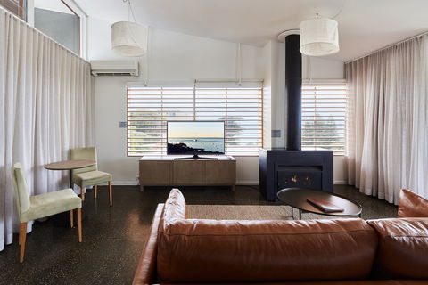 Hotel Sorrento - Accommodation QLD 1