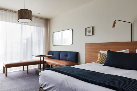 Hotel Sorrento - Accommodation QLD 4