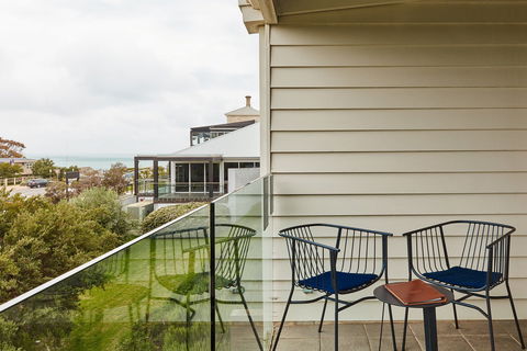 Hotel Sorrento - Accommodation QLD 6