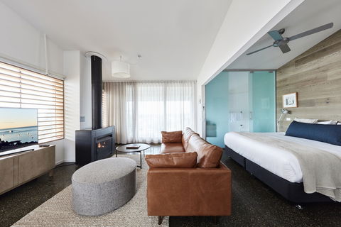 Hotel Sorrento - Accommodation QLD 7