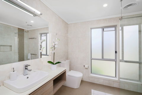 Ironbark Hill Villas - Accommodation QLD 7