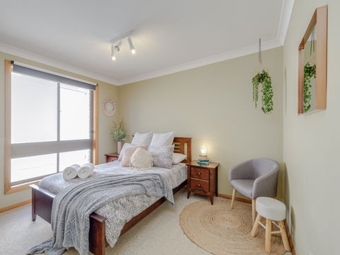 Kings Point Lake House - Accommodation QLD 6