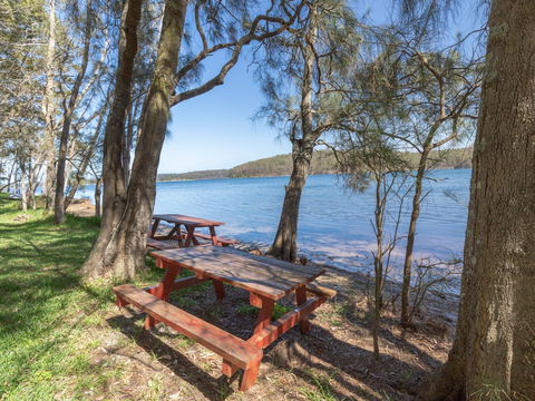 Kings Point Lake House - Accommodation QLD 8