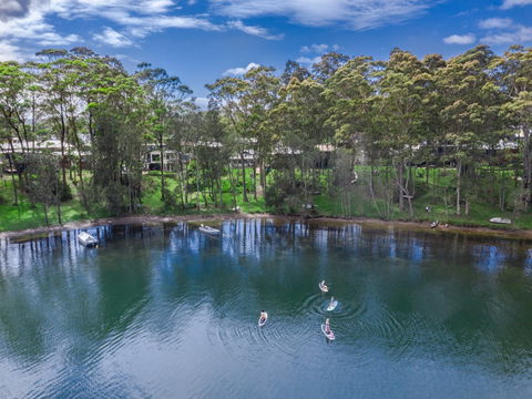 Kings Point Lake House - Accommodation QLD 9