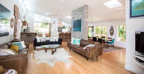 Pineapple Pete's Beach House - Accommodation QLD 0