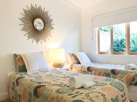 Pineapple Pete's Beach House - Accommodation QLD 2