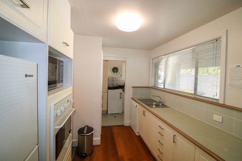 Plover Deluxe Villa 25 - Accommodation QLD 7