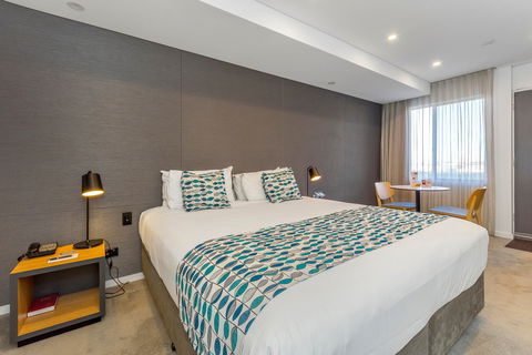 Quality Hotel Lighthouse - Accommodation QLD 2