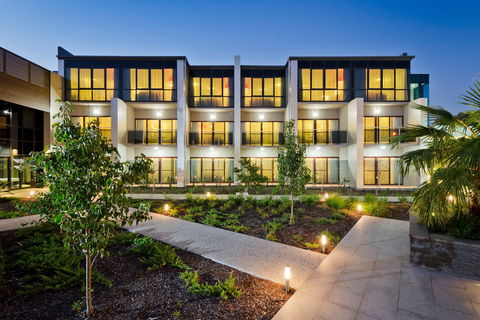 Quality Hotel Taylors Lakes - Accommodation QLD 0