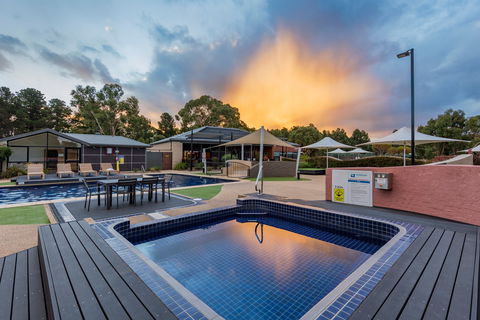 Ramada Resort By Wyndham Seven Mile Beach - Accommodation QLD 2