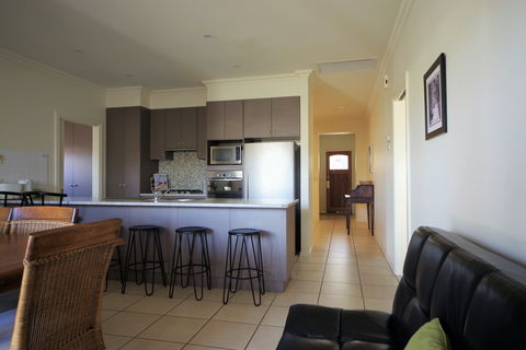 Shamore Apartments - Eleventh Street Mildura - Accommodation QLD 3