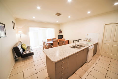 Shamore Apartments - Eleventh Street Mildura - Accommodation QLD 8