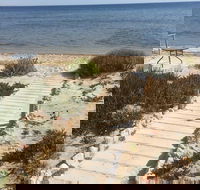 Sittin on the Beach - Accommodation QLD