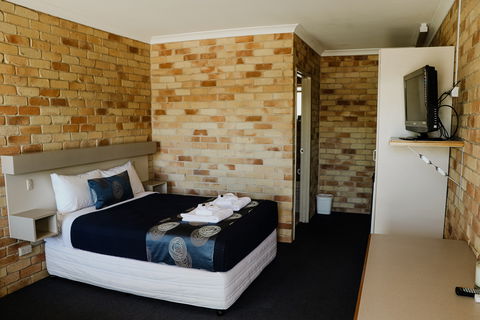 The Australian Hotel Motel - Accommodation QLD 2
