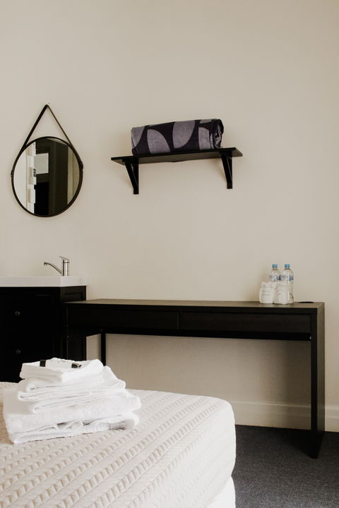 The Australian Hotel Motel - Accommodation QLD 9