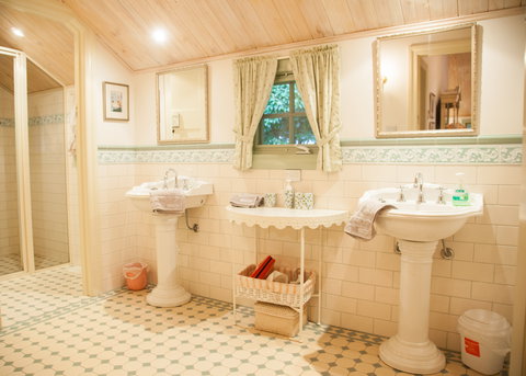 The Studio & The Barn - Accommodation QLD 7