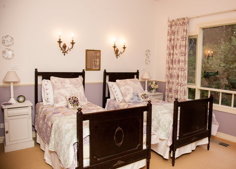 The Studio & The Barn - Accommodation QLD 8