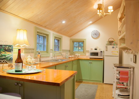 The Studio & The Barn - Accommodation QLD 9