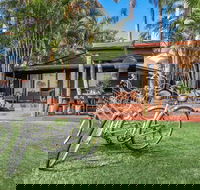 Three Salty Sisters - Accommodation QLD