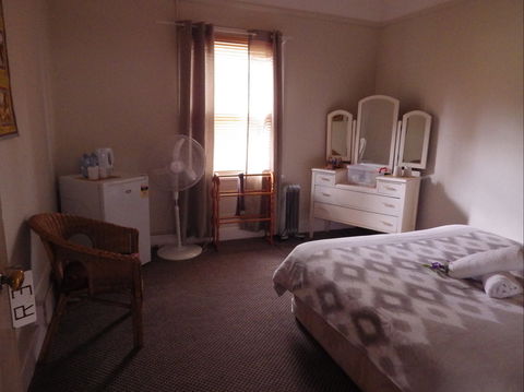 Victoria Hotel: Moonan Flat - Accommodation QLD 4