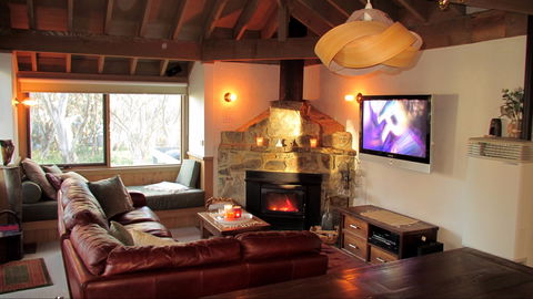 Wallace's - Crystal Creek Chalet 1 - Accommodation QLD 2