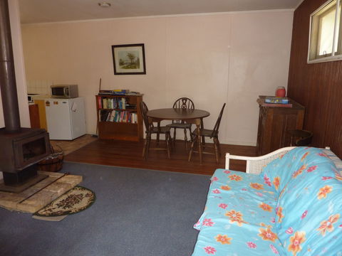 Acacia Cottages - Accommodation QLD 0