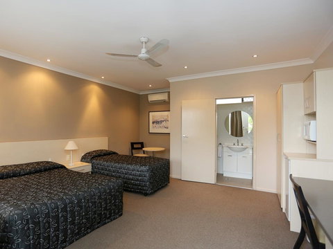 Adamstown Elizabeth Motor Inn - Accommodation QLD 1