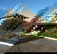 Airlie House Motor Inn - Accommodation QLD