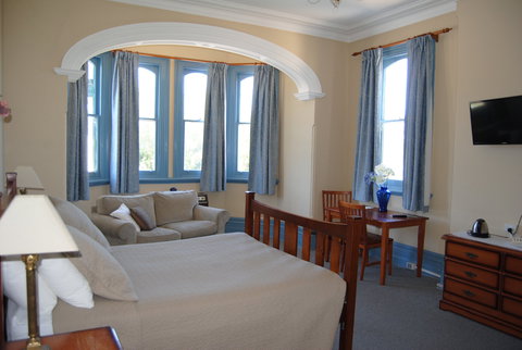 Airlie House Motor Inn - Accommodation QLD 1