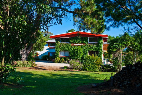 Alpenhorn Holiday Units - Accommodation QLD 0