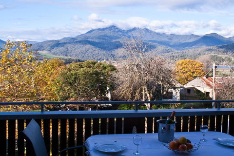 Alpenhorn Holiday Units - Accommodation QLD 1