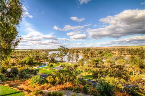 Aruma Executive Holiday Home - Accommodation QLD 1