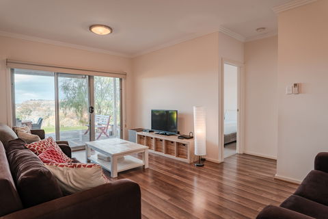 Aruma Executive Holiday Home - Accommodation QLD 2