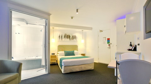 Atlantic Tower Motor Inn - Accommodation QLD 2
